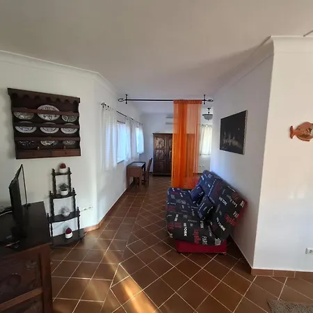 Em Moradia Com Jardim Apartment *